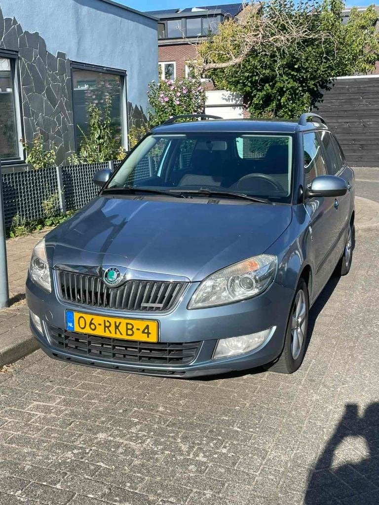 Skoda Fabia 1.2 TDI 55KW Combi 2011 Blauw, Auto's, Voorwielaandrijving, 1199 cc, Blauw, Origineel Nederlands