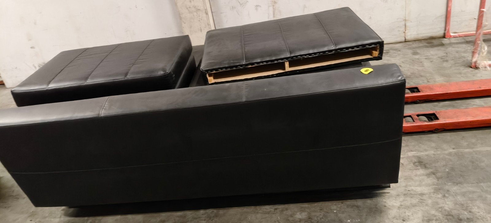 2 x zwart lederen slaapbank met opbergruimte, Ophalen of Verzenden, Zo goed als nieuw, Tweepersoons, Zwart