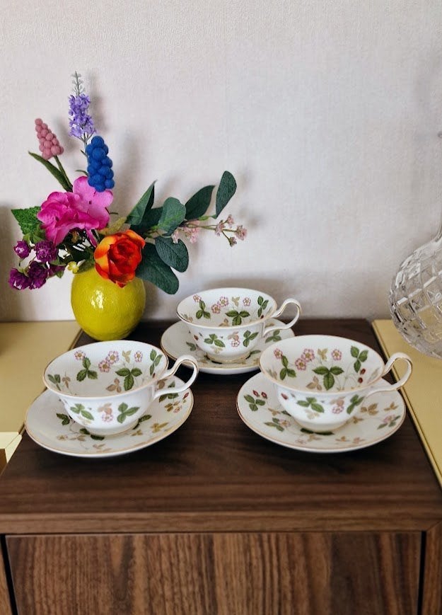 Wedgwood Wild strawberry porselein luxe thee kop en schotel, Ophalen of Verzenden, Zo goed als nieuw, Porselein, Kop en/of schotel