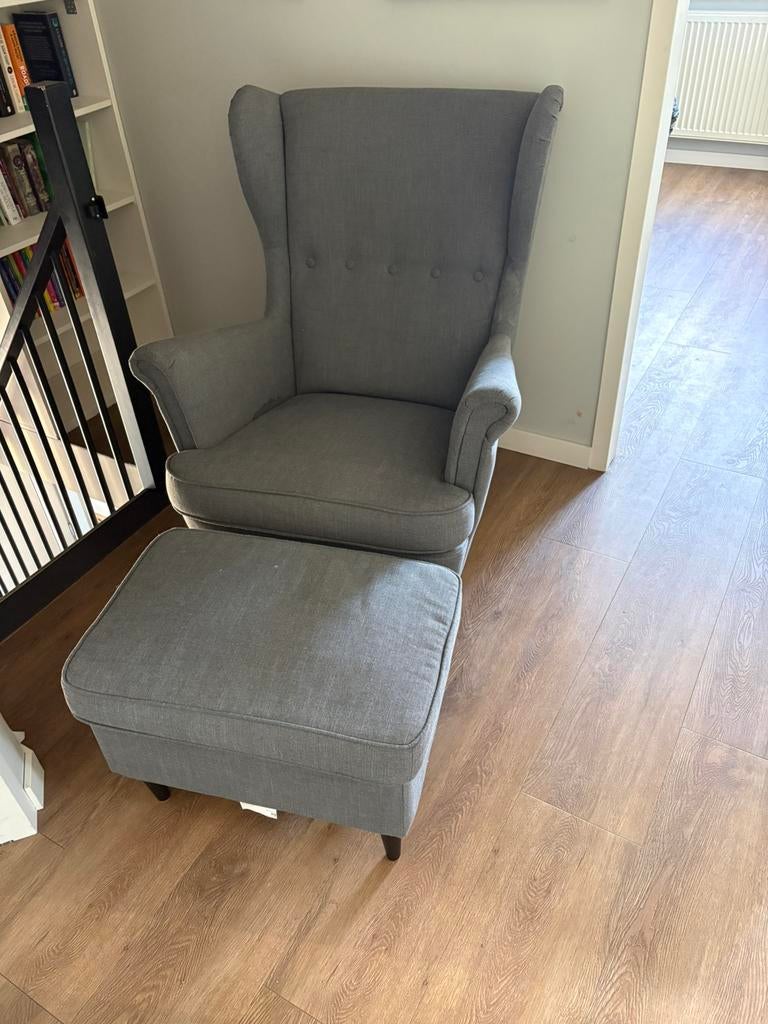 Ikea Strandmon met poef (moet snel weg!), Huis en Inrichting, Fauteuils, Ophalen, Zo goed als nieuw