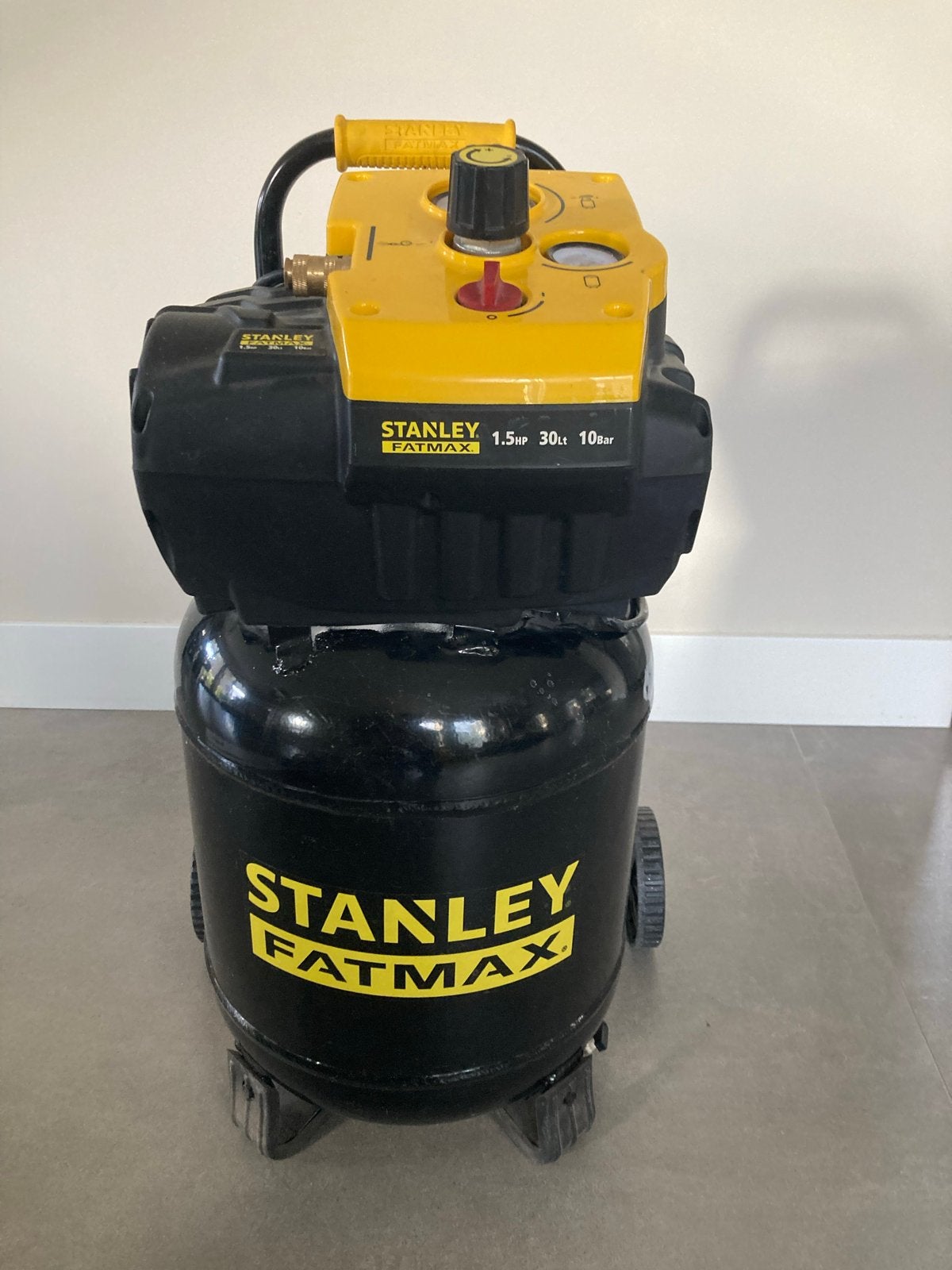 Stanley Fatmax Compressor 1.5HP 30L 10Bar, Ophalen, 10 bar of meer, Zo goed als nieuw, 25 tot 100 liter