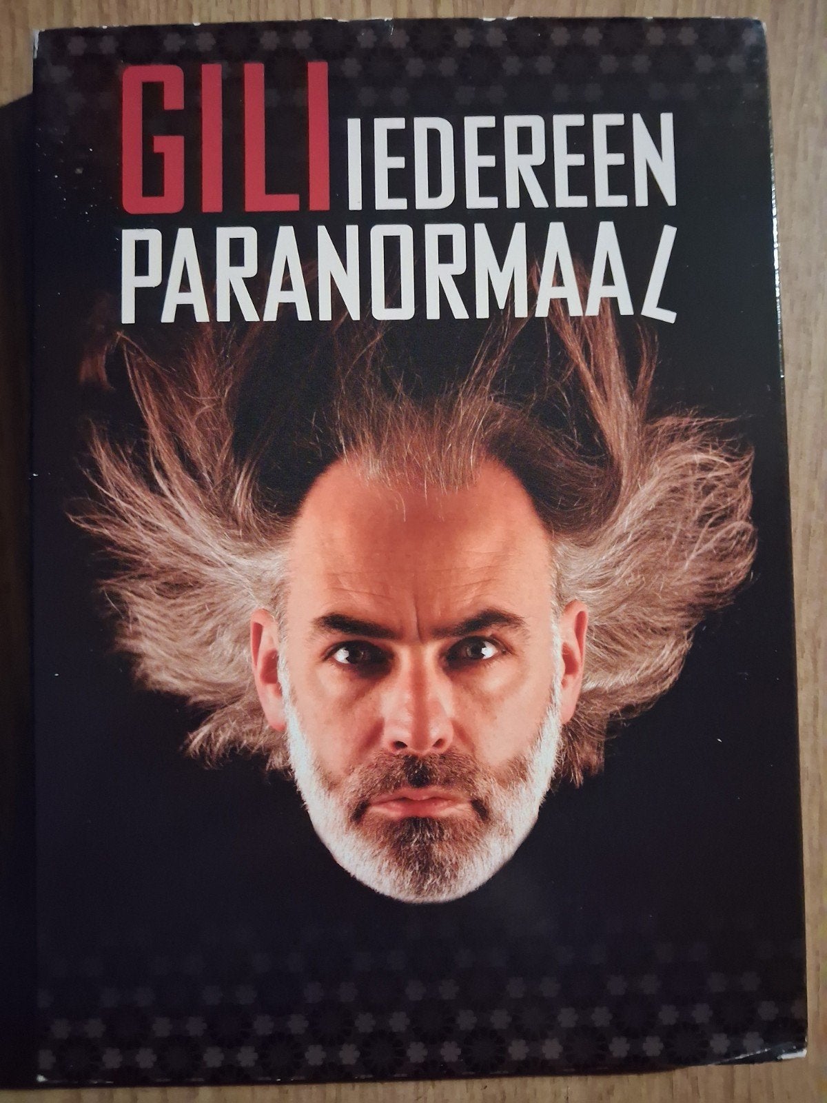 Gili - Iedereen Paranormaal.(Dvd), Alle leeftijden, Ophalen of Verzenden, Zo goed als nieuw, Stand-up of Theatershow
