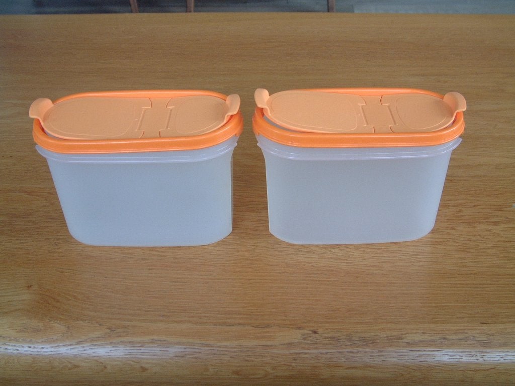 Tupperware 2 ovale bak bussen 1.1L met doseer deksel nr 4., Ophalen of Verzenden, Overige typen