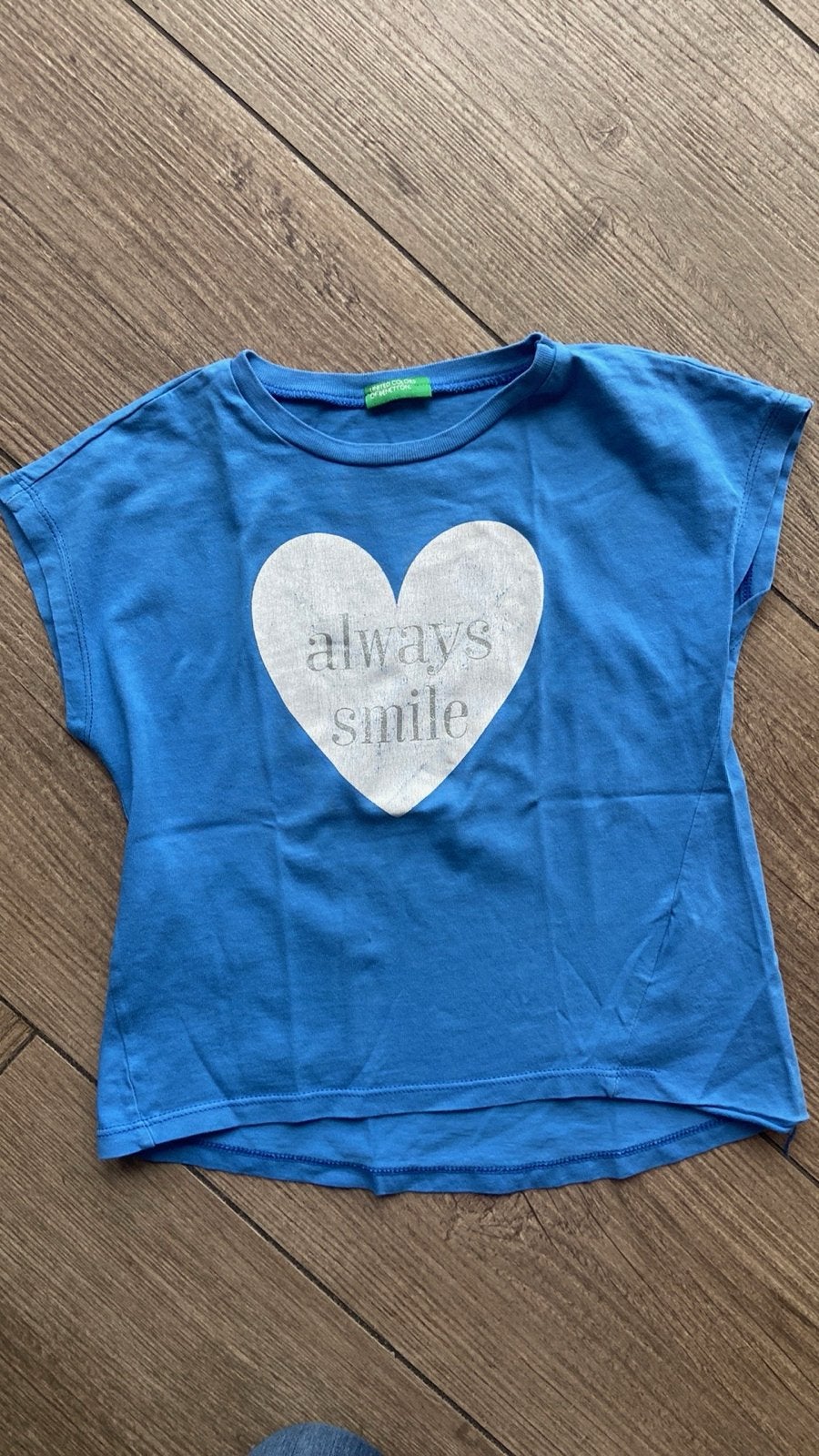 Blauw Benetton T-shirt met hart - maat 98, Ophalen of Verzenden, Gebruikt, Meisje, Shirt of Longsleeve