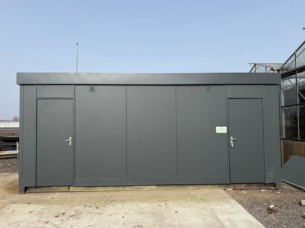 Modulaire unit met wasbakken , toiletten en douches, Ophalen