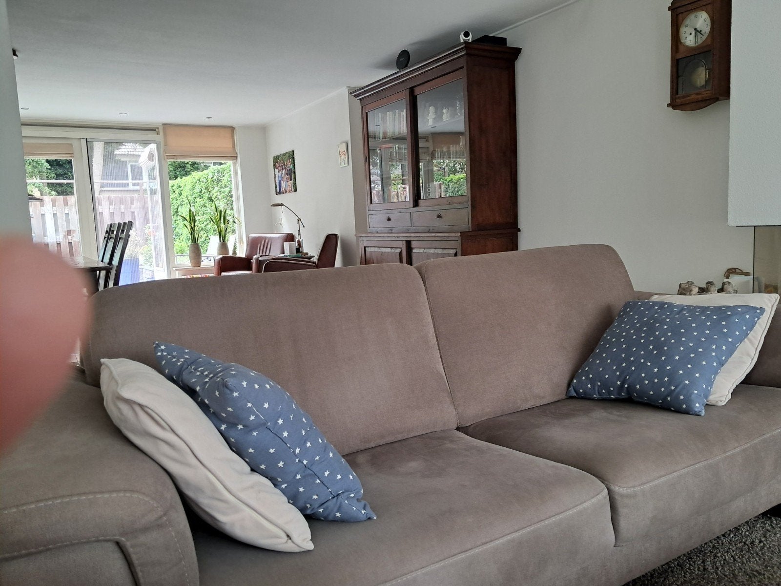 Comfortabele 3-zits bank in taupekleur, Ophalen, Gebruikt, Driepersoons, 75 tot 100 cm