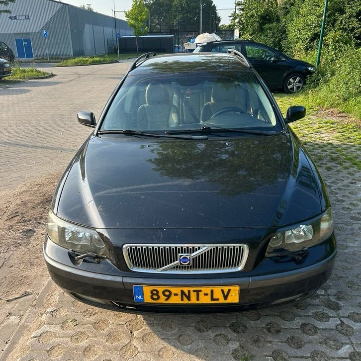 Volvo V70 2.4 Diesel Automaat 2004 Zwart, 1800 kg, Beige, Stationwagon, Diesel