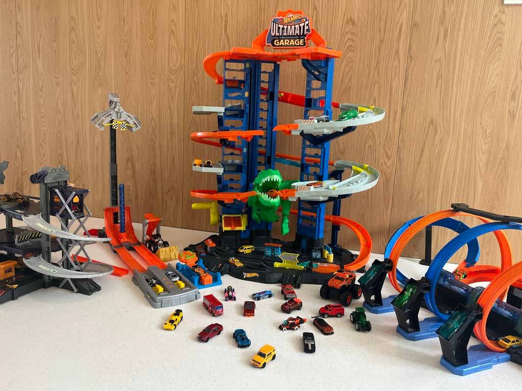 Hotwheels Ultimate Garage & Baanset met 48 auto's, Ophalen, Gebruikt
