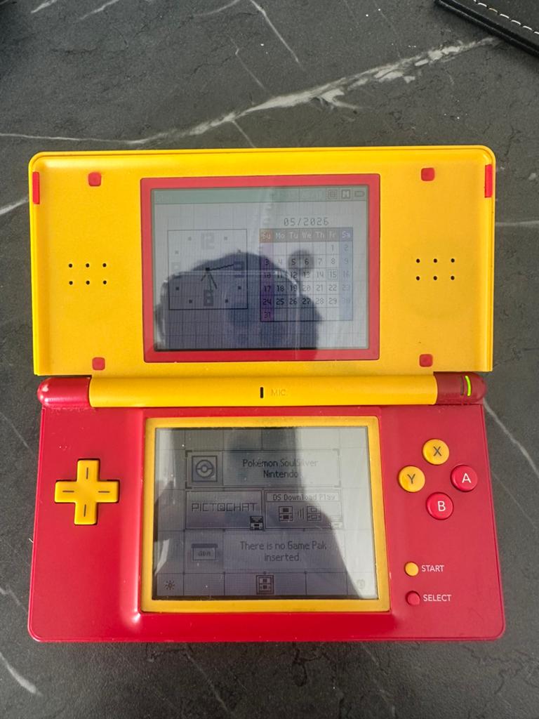Nintendo ds lite dragonball z editie, Spelcomputers en Games, Spelcomputers | Nintendo DS, Ophalen of Verzenden, Zo goed als nieuw