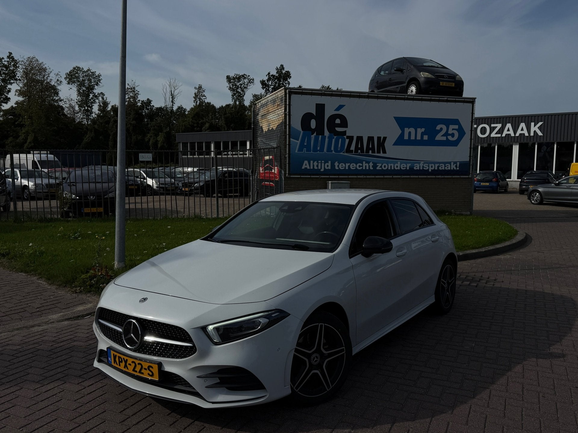 Mercedes-Benz A-klasse 250 e AMG pack plug in hybride, Auto's, Gebruikt, 4 cilinders, 15 kWh, Wit