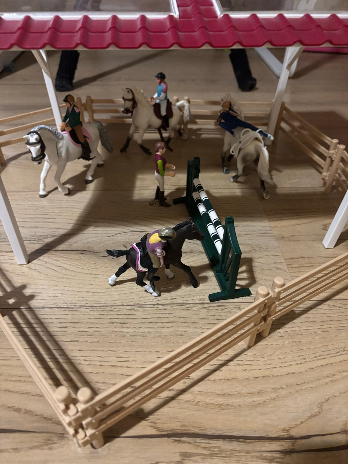 Schleich Paardenstal met paarden en ruiters, Ophalen of Verzenden, Gebruikt, Jongen of Meisje