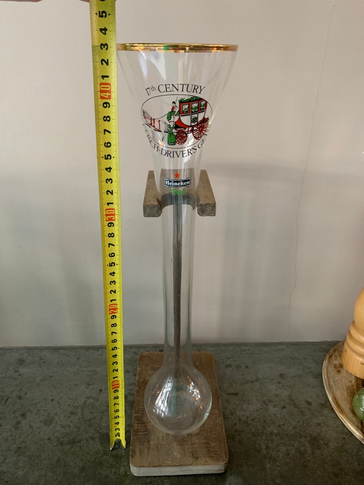 Retro Kwak bierglas in houten standaard - Heineken, Verzamelen, Ophalen, Huis en Inrichting