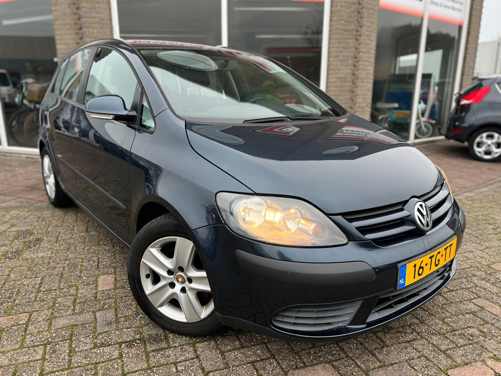 Volkswagen Golf Plus 1.6 FSI Optive 6 Bak - Clima - Cruise, Stof, Gebruikt, Zwart, 4 cilinders