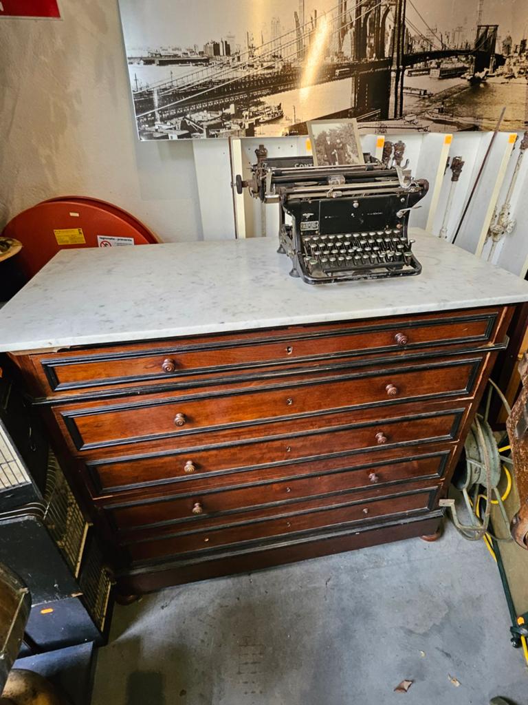 Antieke ladekast met marmeren blad, Ophalen