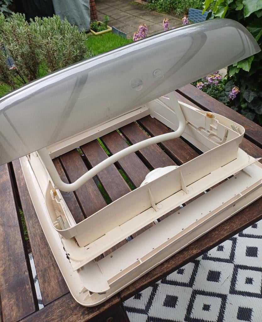 Te koop dakluik 40cm x 40 cm, Caravans en Kamperen, Caravan accessoires, Ophalen of Verzenden, Gebruikt