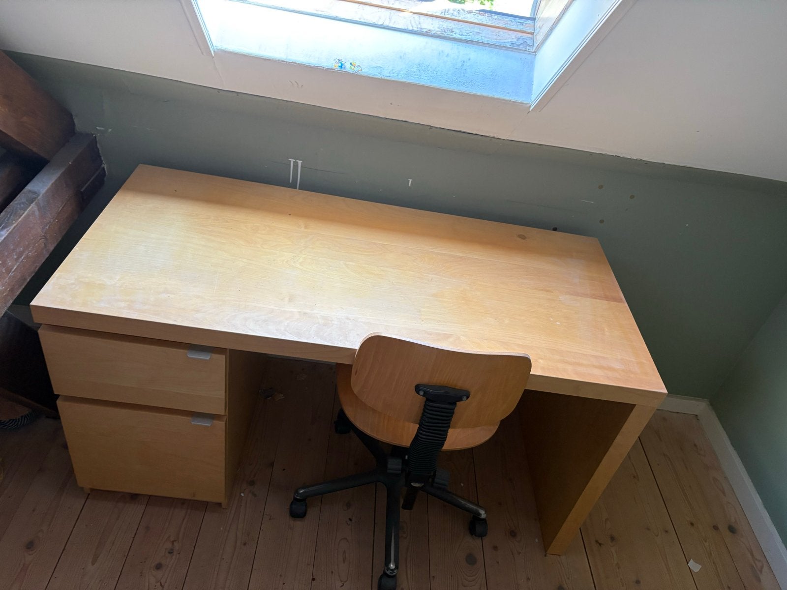Degelijk kinderbureau met stoel - 140x65 cm, Ophalen, Gebruikt, Kinderbureau