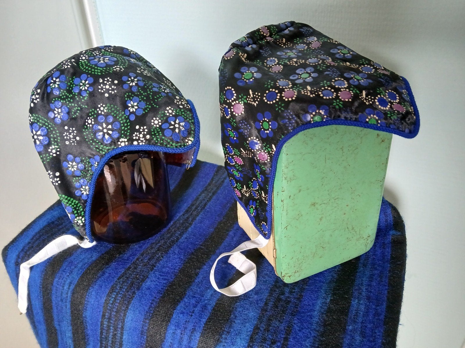 2 Staphorster mutsen van stipwerk, Ophalen of Verzenden, Dames
