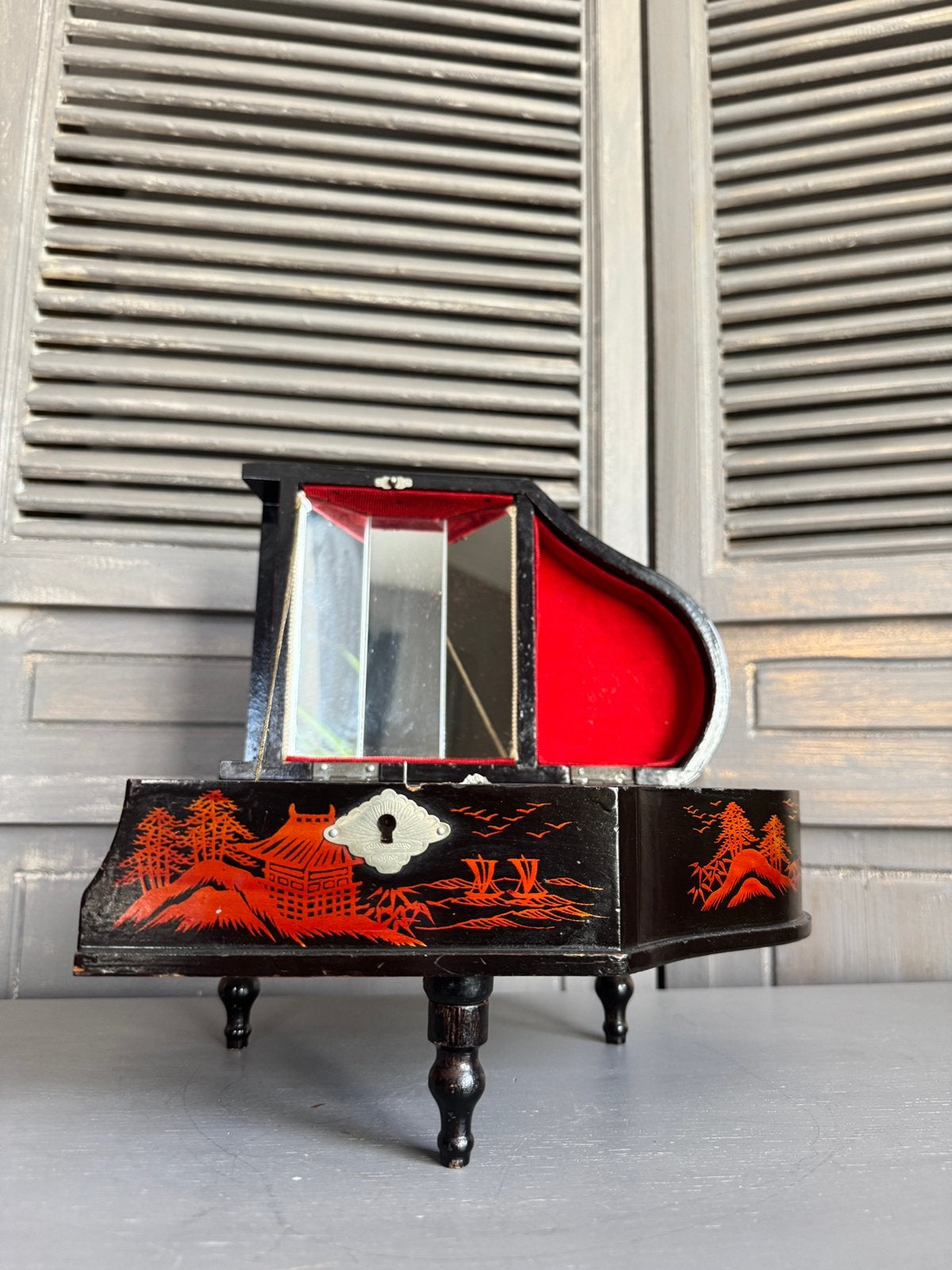Chinese lakdoos/muziek en sieradendoos in vleugelvorm, Antiek en Kunst, Ophalen of Verzenden