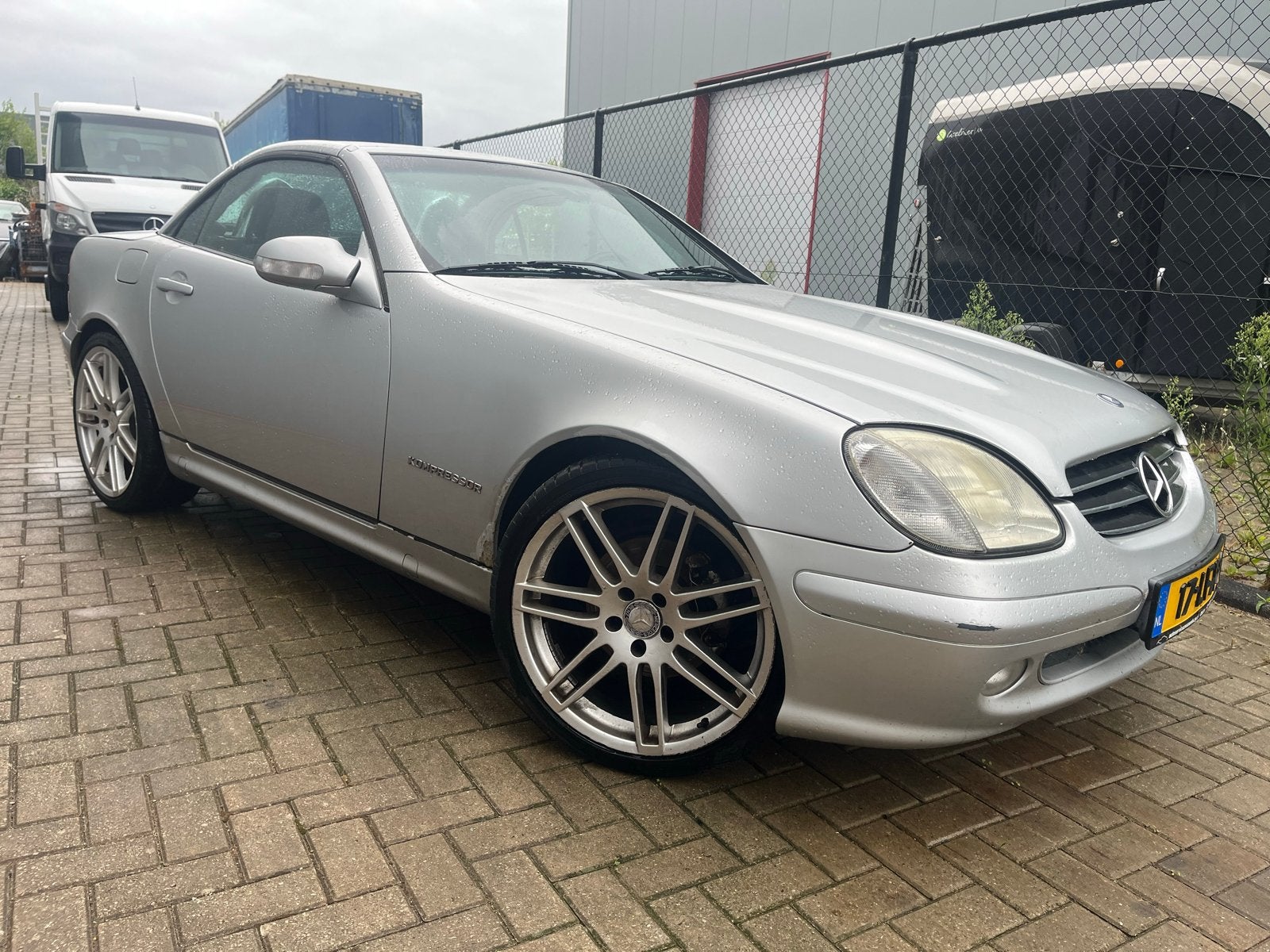Mercedes-Benz SLK 2.0 Slk200 Kompr Roadster AUT 2001 Grijs, Automaat, 1998 cc, Achterwielaandrijving, Zwart