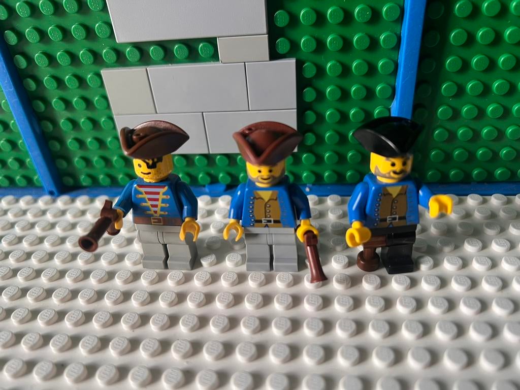 Lego 3 piraten Castle vintage minifiguren, Ophalen of Verzenden, Zo goed als nieuw