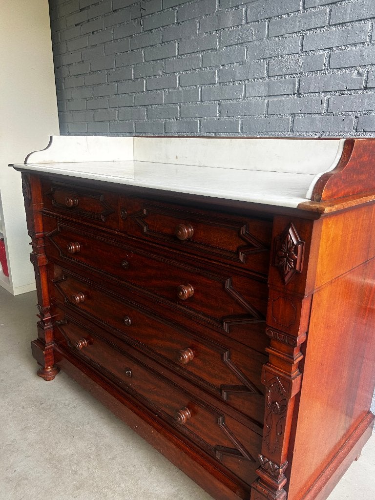 Houten commode / ladekast bovenblad is uitgevoerd in marmer, Huis en Inrichting, Ophalen, Gebruikt, 100 tot 150 cm, 3 of 4 laden