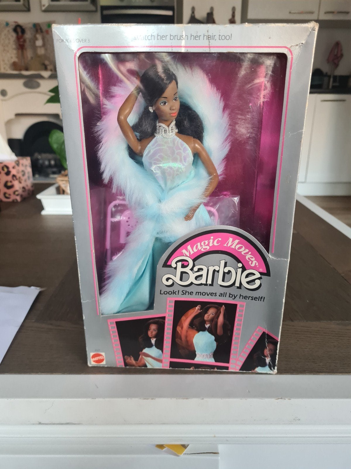 Vintage Magic Moves Barbie (donkere huidskleur) in doos, Ophalen of Verzenden, Zo goed als nieuw, Barbie