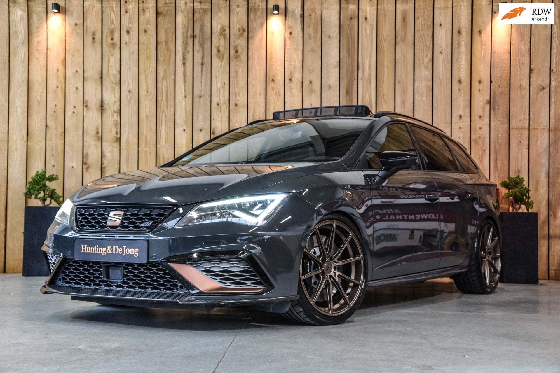 Seat Leon 2.0 TSI CUPRA R 4Drive ABT *Carbon*Pano*Beats*Came, Auto's, Automaat, 15 km/l, Gebruikt, 750 kg