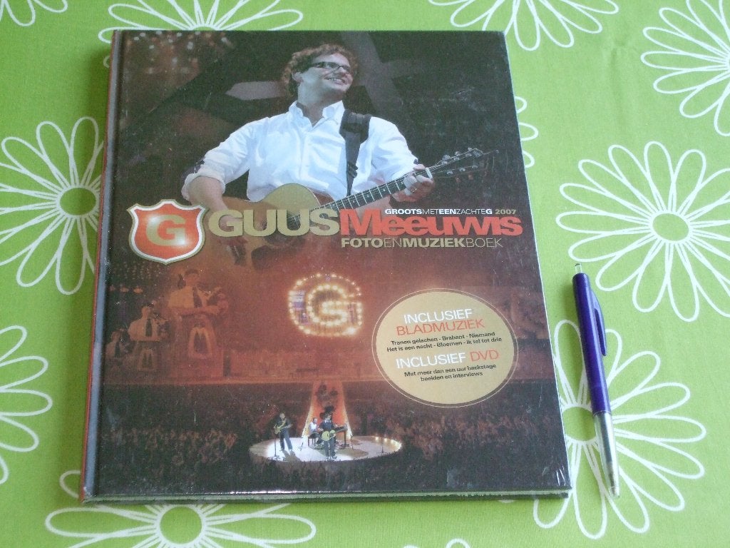 Nieuw in seal: Guus Meeuwis - Foto en Muziekboek 2007, Ophalen of Verzenden, Nieuw, Boek, Tijdschrift of Artikel