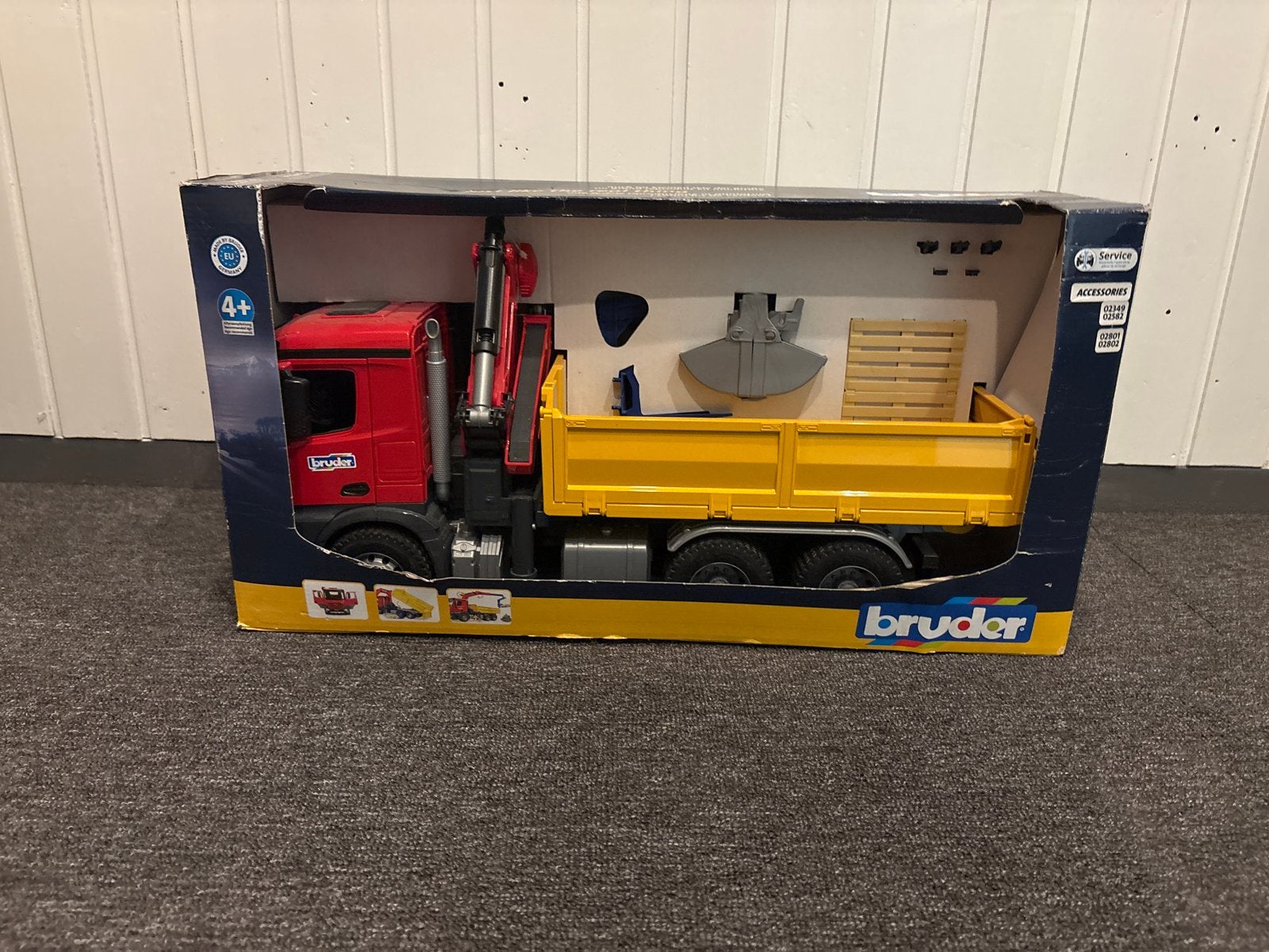 Bruder Scania R-serie Vrachtwagen met Kraan en Pallets, Ophalen, Nieuw
