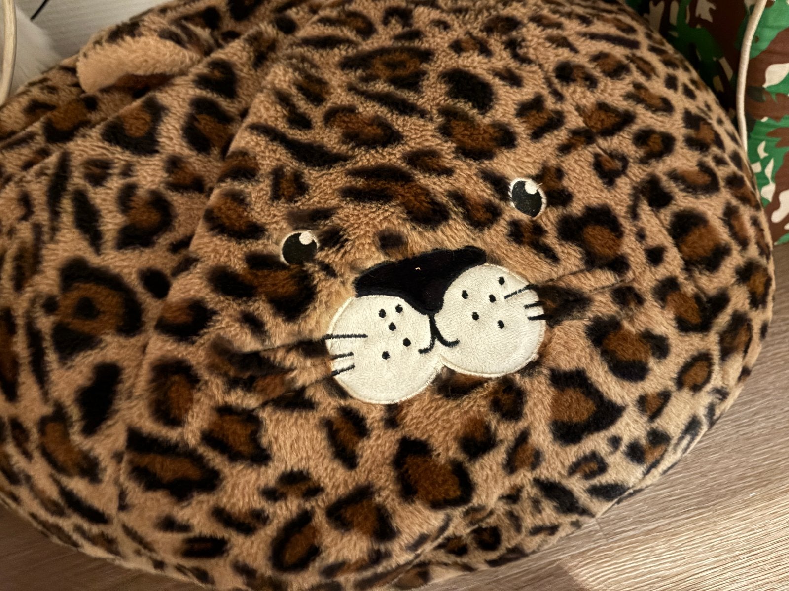 Leopard Knuffelkussen - Zacht en Decoratief, Gebruikt, Overige merken, Overige karakters, Overige typen