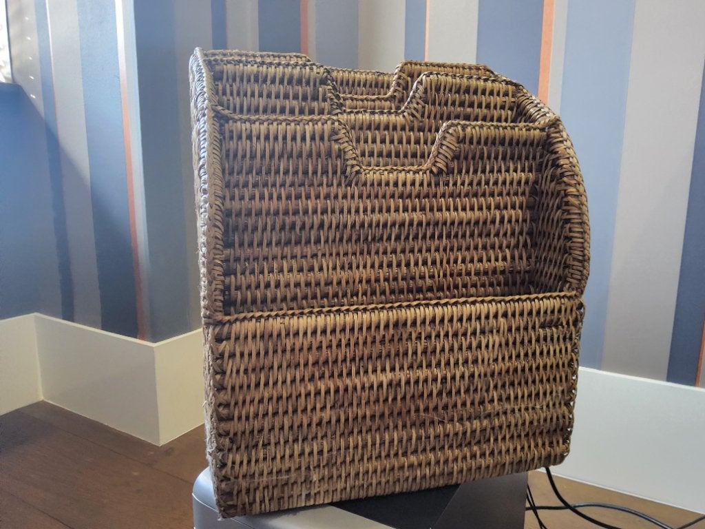 Krantenbak. Tijdschriften rek, Huis en Inrichting, Natuurlijk materiaal, Lectuurbak, Ophalen of Verzenden, Zo goed als nieuw