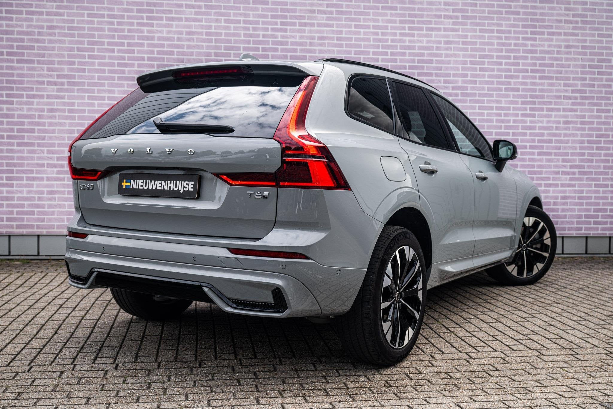Volvo XC60 T6 350 pk Plug-in hybrid AWD Ultra Dark |Trekhaak, 12 maanden, Gebruikt, Euro 6, 4 cilinders