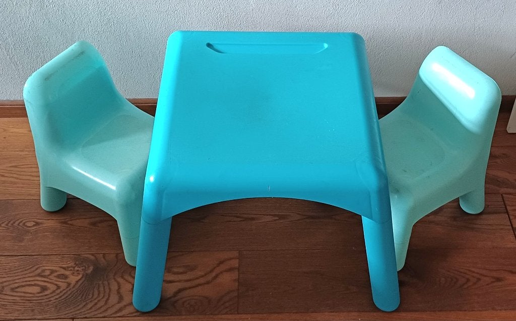 Kunststof kindertafel met 2 stoelen, Ophalen, Gebruikt, Tafel(s) en Stoel(en)