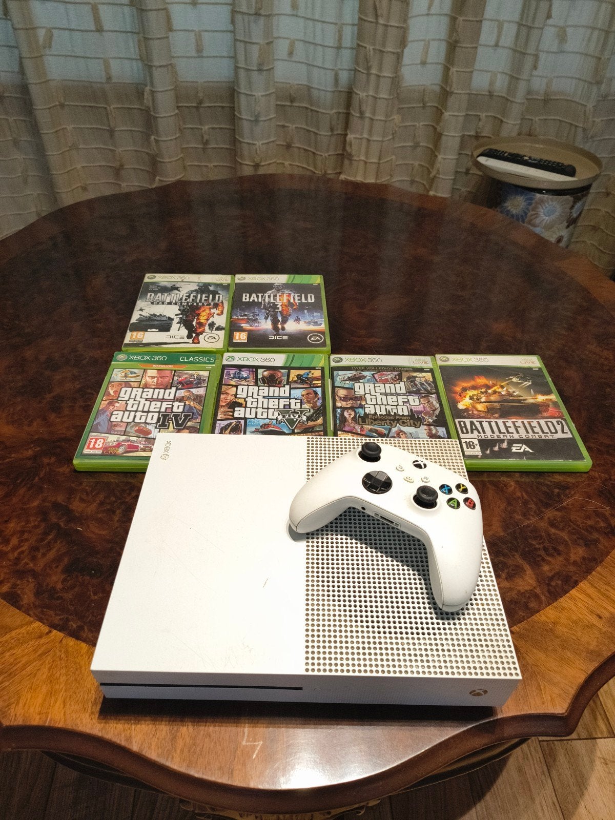 Xbox One S met controller en games, Spelcomputers en Games, Spelcomputers | Xbox One, Ophalen, Xbox One S, 1 TB, Met 1 controller