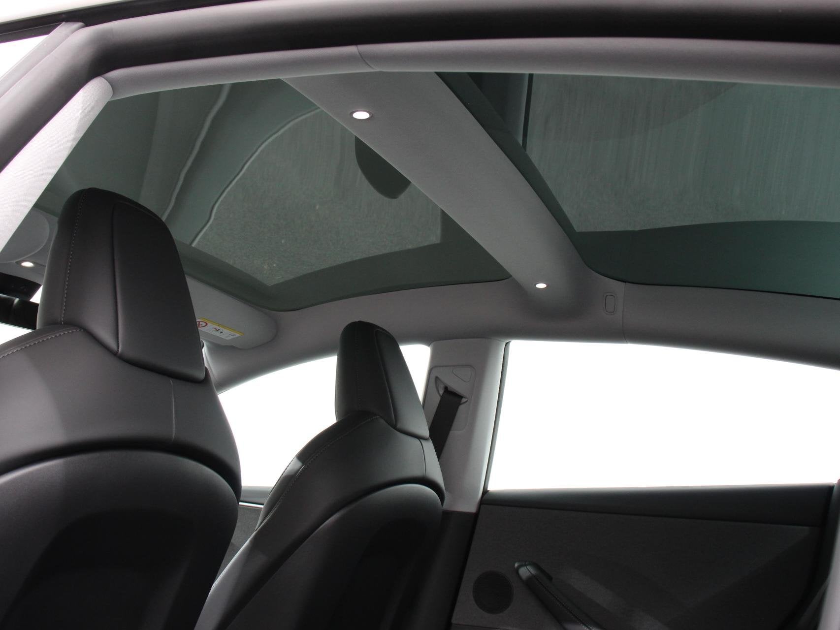 Tesla Model 3 RWD 60 kWh 534KM LFP Autopilot Panorama Warmte, Auto's, Automaat, Achterwielaandrijving, 375 min, Leder en Stof