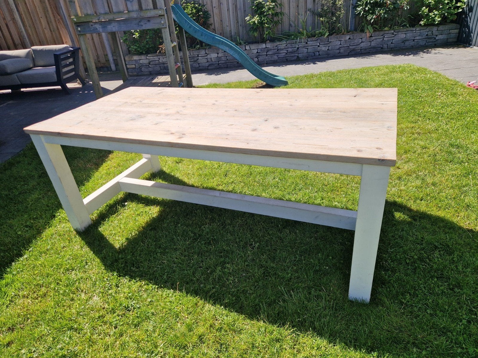 Robuuste houten eettafel - Ideaal voor binnen en buiten, Huis en Inrichting, Tafels | Eettafels, Ophalen, Gebruikt, 100 tot 150 cm