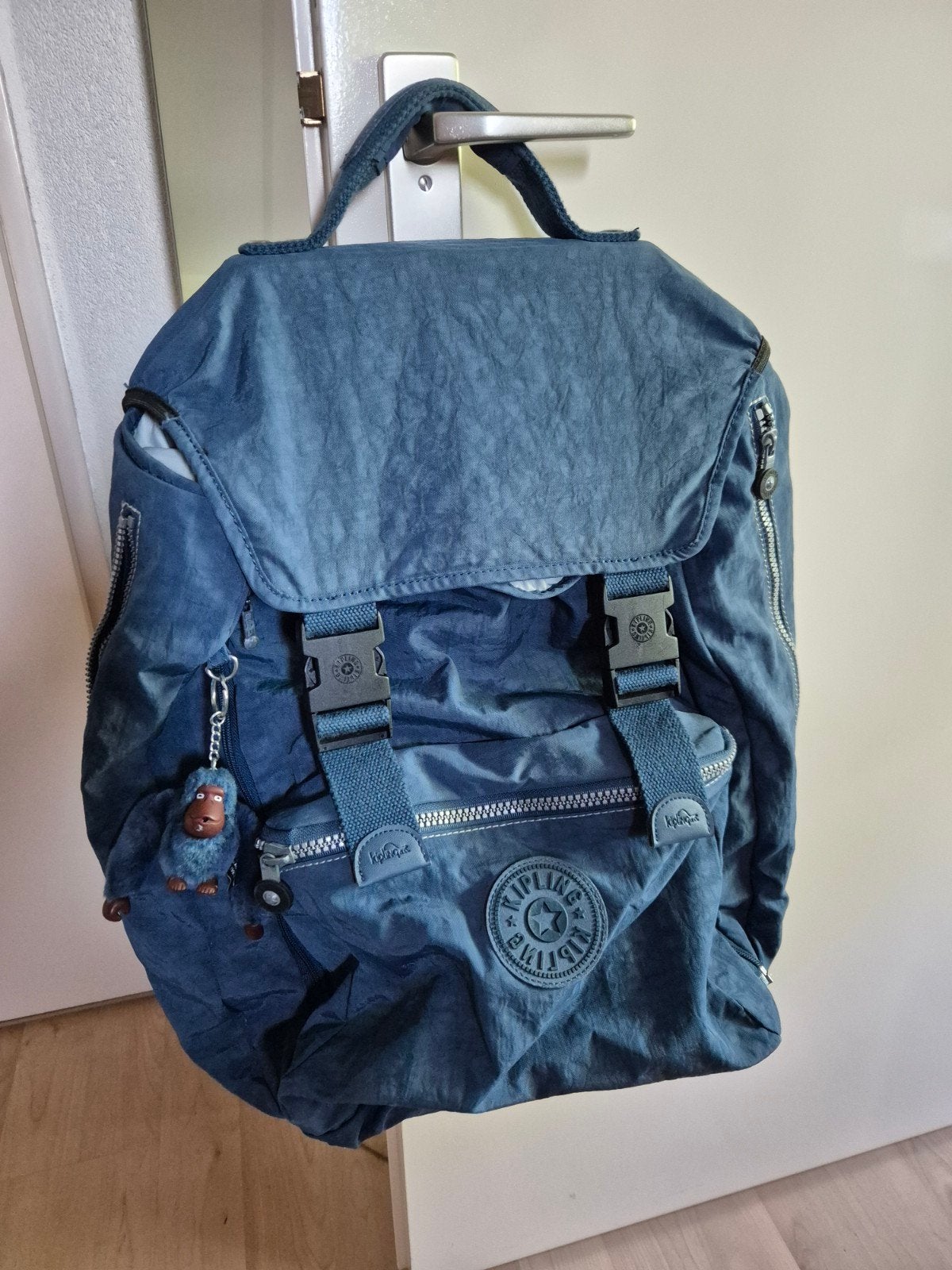 Vintage Kipling rugzak helder blauw, Sieraden, Tassen en Uiterlijk, Tassen | Rugtassen, Verzenden, Zo goed als nieuw, Kipling