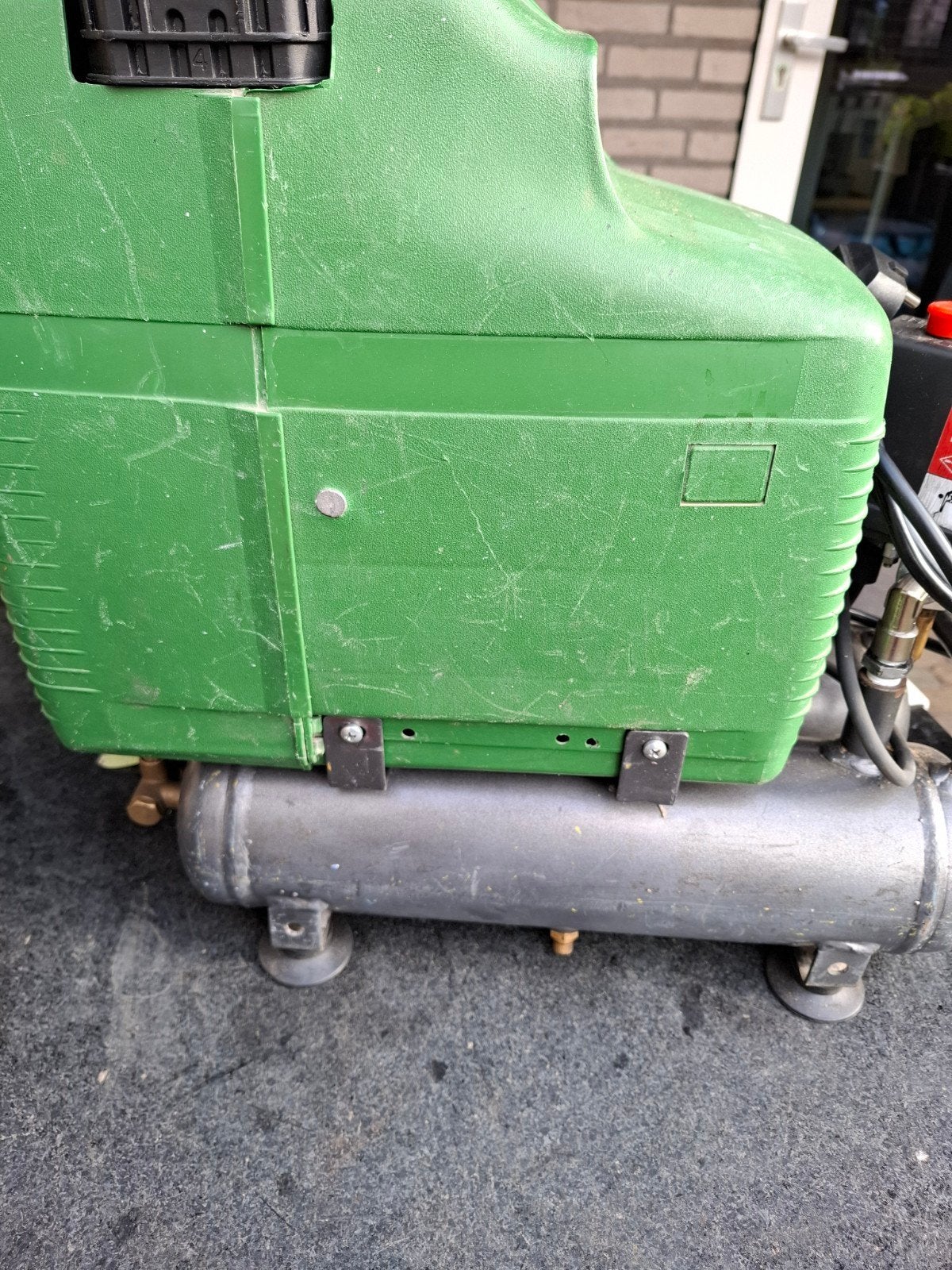 Olievrije compressor 8 bar, 10 liter tank, goede staat, Ophalen of Verzenden