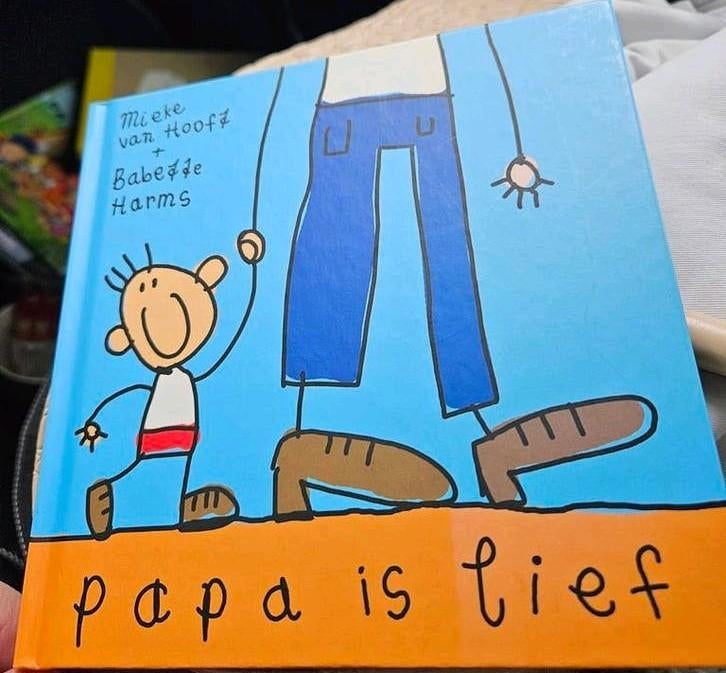 Papa is lief - Mieke van Hooft & Babette Harms, Boeken, Ophalen of Verzenden, Zo goed als nieuw, Mieke van Hooft & Babette Harms