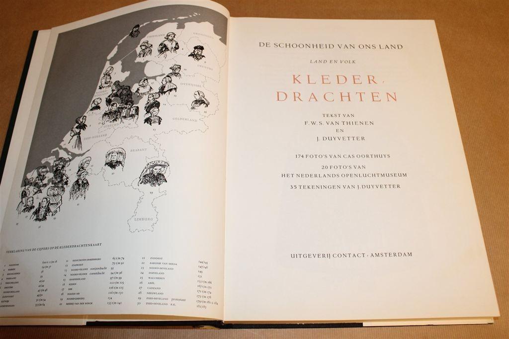 Klederdrachten — Traditionele Kleding In Nederland [1968], Ophalen of Verzenden, Gelezen
