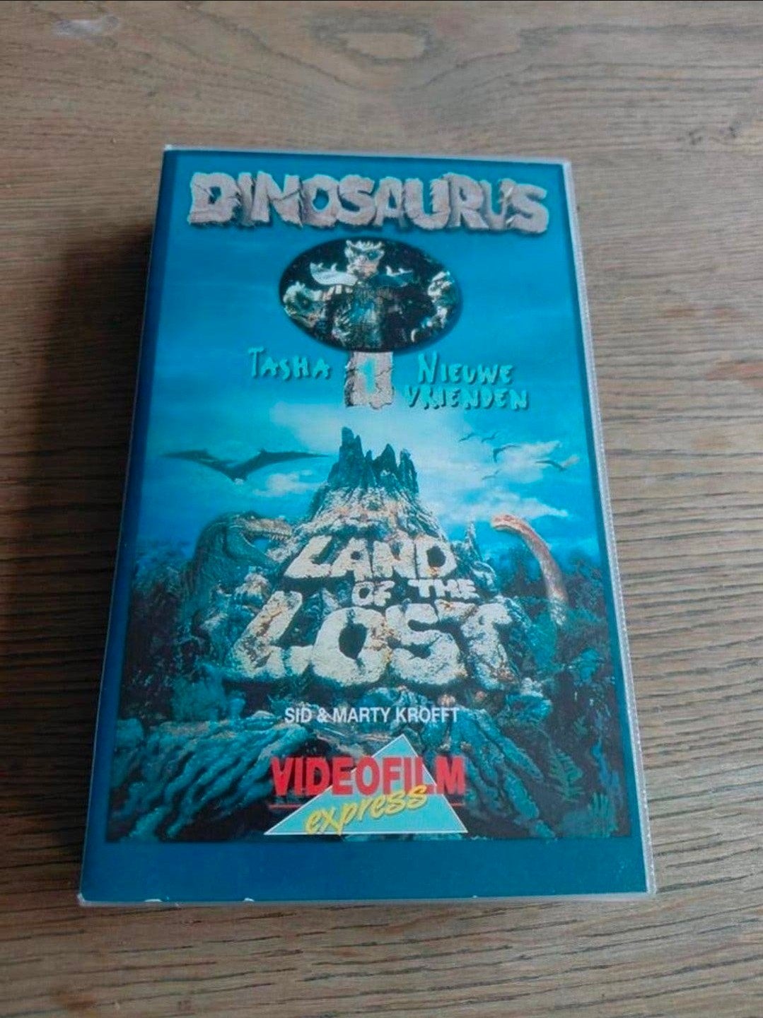 Dinosaurus Land of the Lost 1 Tasha / Nieuwe vrienden., Cd's en Dvd's, Gebruikt, Alle leeftijden, Ophalen of Verzenden, Kinderprogramma of -film