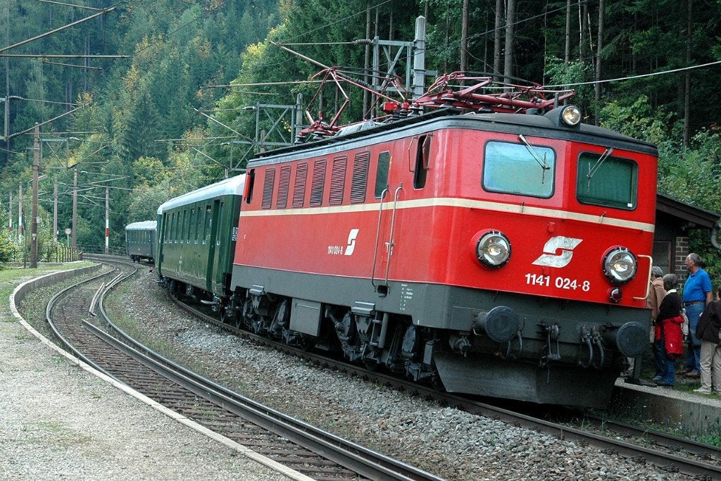 MARKLIN 3154 Oostenrijkse sterke berg loc serie 1141 OBB ovp, Wisselstroom, Locomotief, Ophalen of Verzenden, Zo goed als nieuw