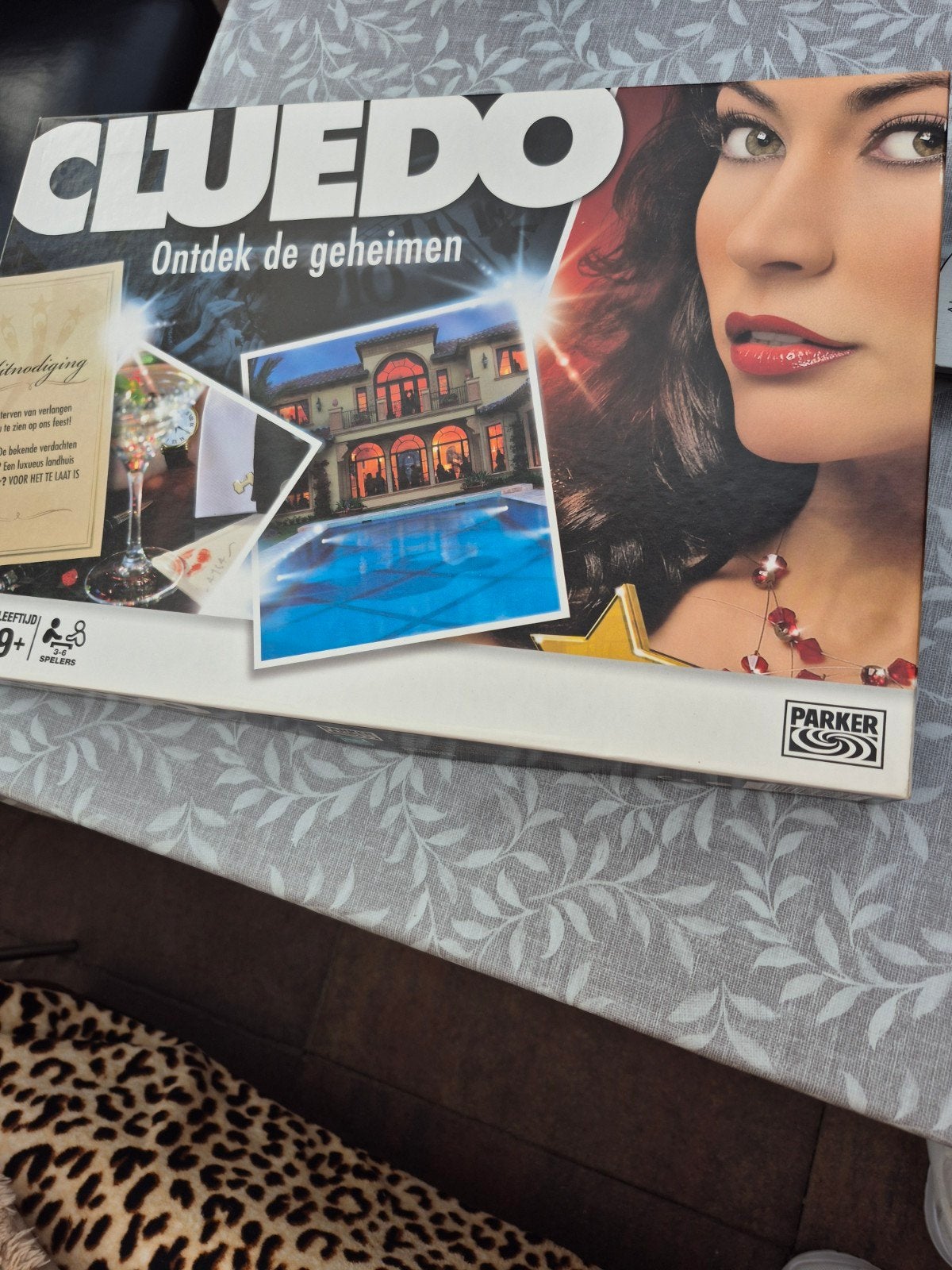 Cluedo Bordspel - Ontdek de geheimen, Hobby en Vrije tijd, Drie of vier spelers, Ophalen of Verzenden, Zo goed als nieuw, Hasbro