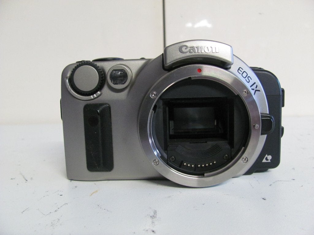 Analoge Canon EOS IX body in er goede staat, Audio, Tv en Foto, Fotocamera's Analoog, Ophalen of Verzenden, Zo goed als nieuw