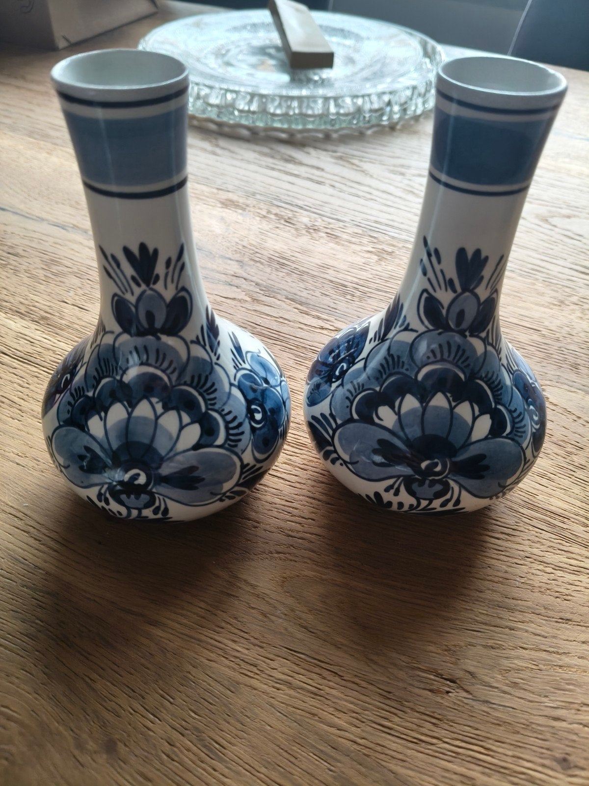 Set van 2 handgeschilderde Delfts Blauwe vazen, Ophalen of Verzenden