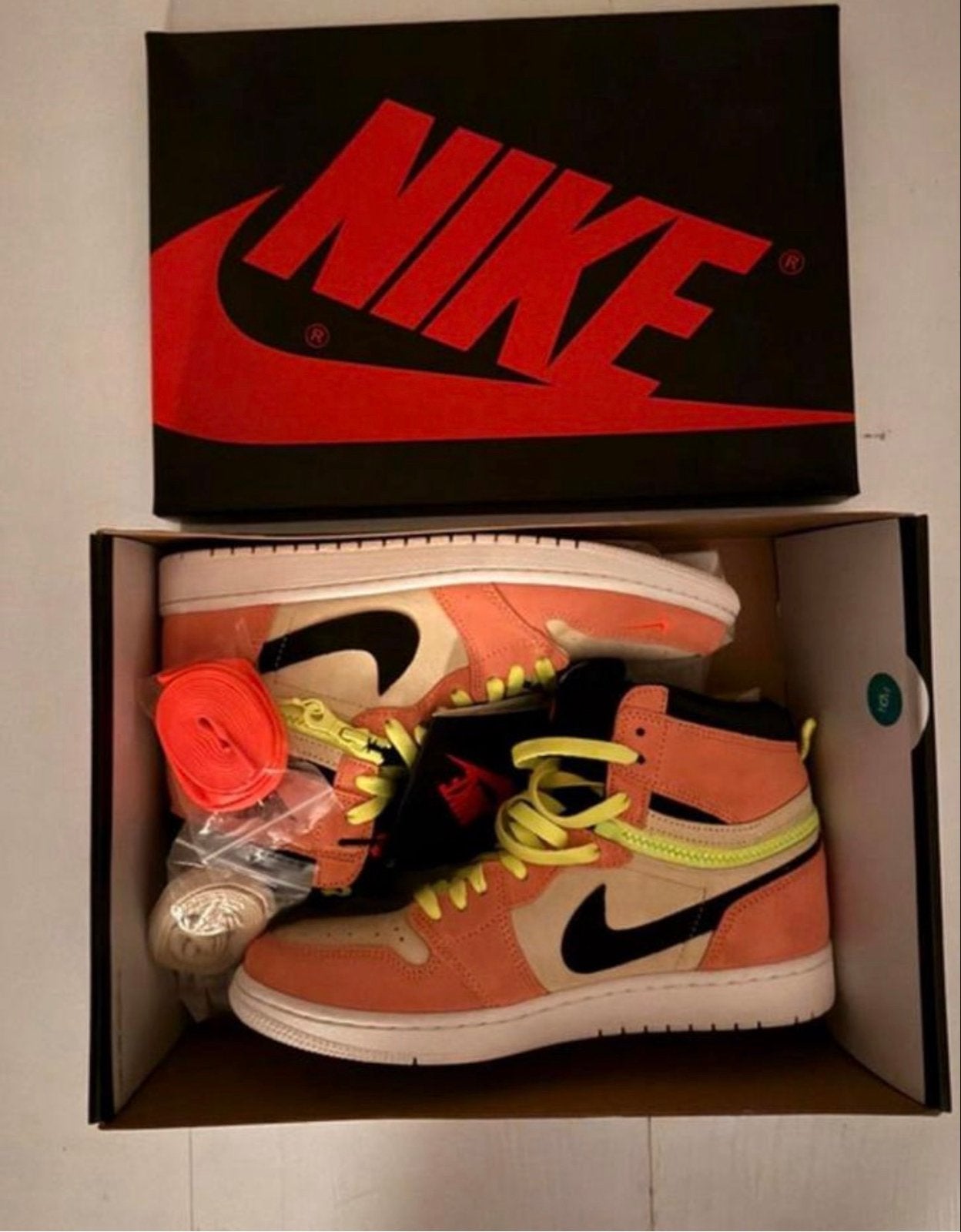 Nike Jordan 1 Peach Switch - Nieuw met StockX tag, Ophalen of Verzenden, Nieuw, Overige kleuren, Sneakers of Gympen