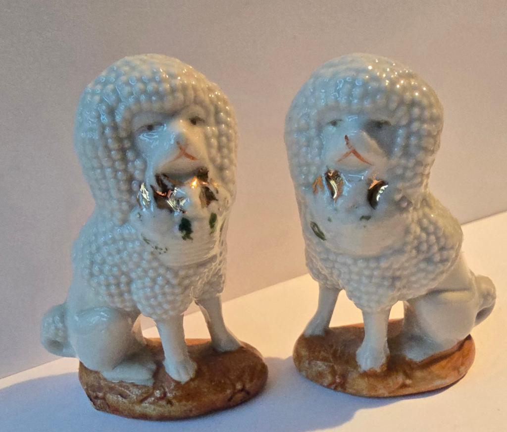 2 schouwhondjes, Ophalen of Verzenden, Gebruikt