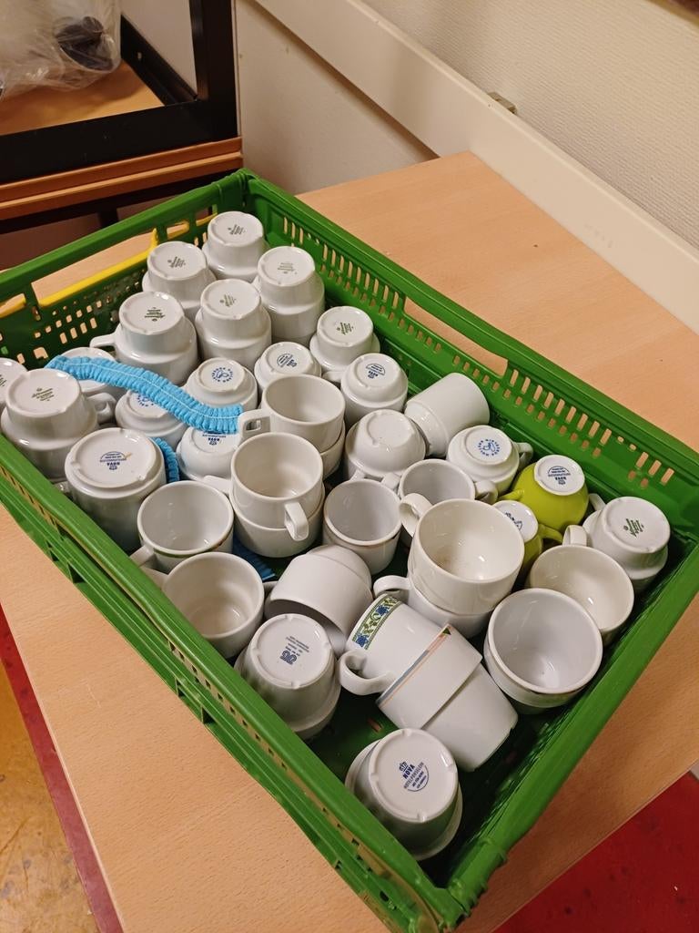 Groot lot koffiekopjes en schotels - Horeca, Ophalen, Gebruikt, Keramiek, Overige stijlen