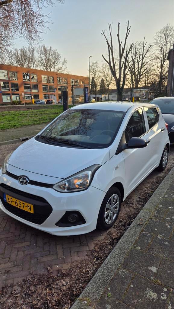 Hyundai i10 1.0i 66pk 2016 Wit, 89.500km, Auto's, Hyundai, 31 €/maand, 4 stoelen, Origineel Nederlands, Handgeschakeld