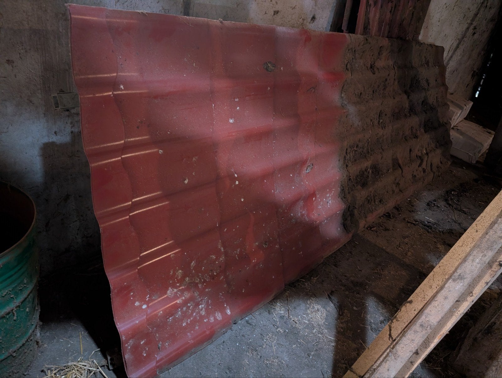 Dakplaten en reststukjes - Rood metaal, Doe-het-zelf en Verbouw, Ophalen, Gebruikt, 15 m² of meer, Dakplaat of Dakpanplaat